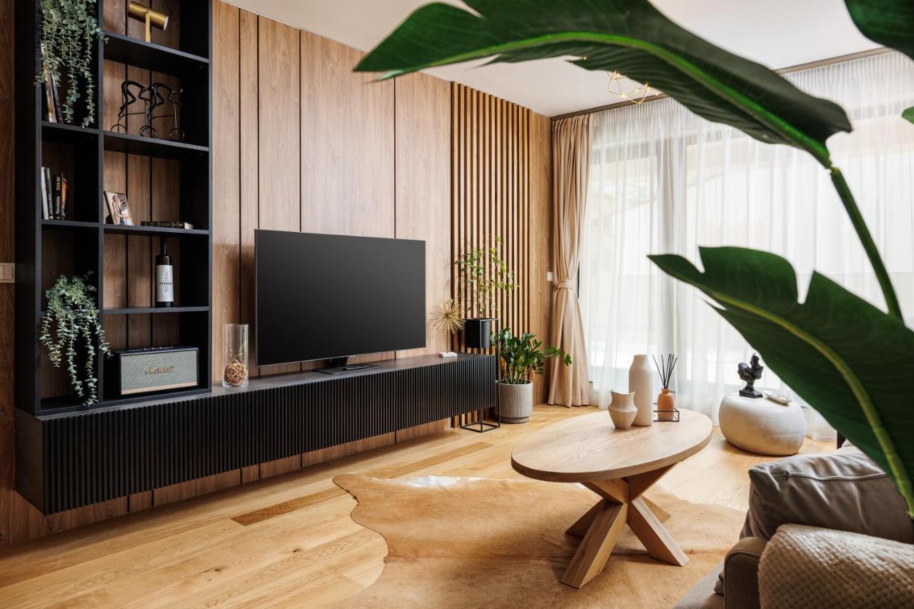 Pure Living Apartment W. Private Parking Brašov Exteriér fotografie